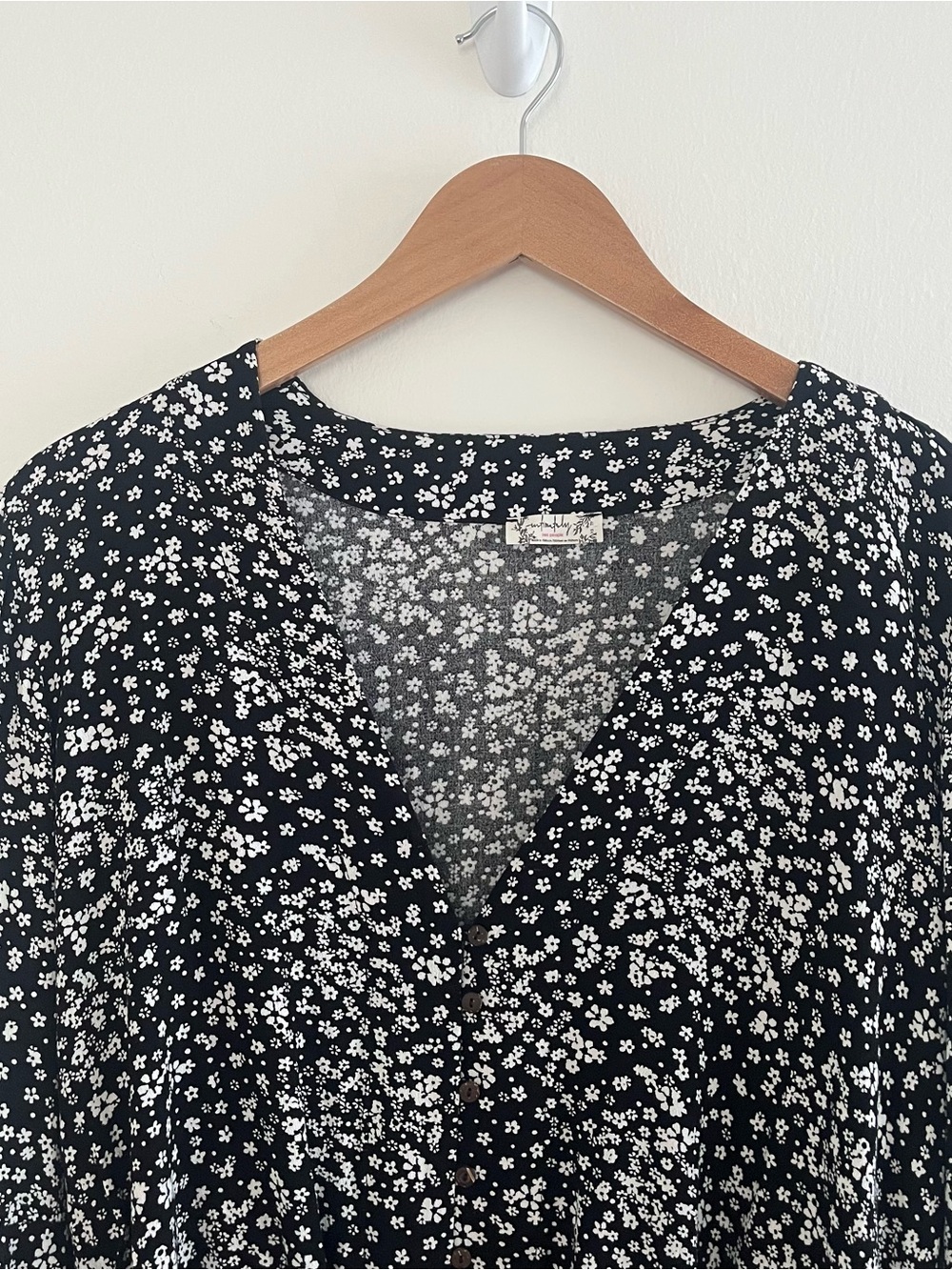 Intimately FP Black & White Floral V-Neck Blouse/Bodysuit Sz XS Bell Sleeves - Picture 5 of 15